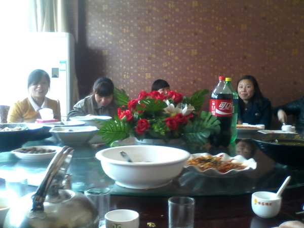 榨油機廠家宴請員工